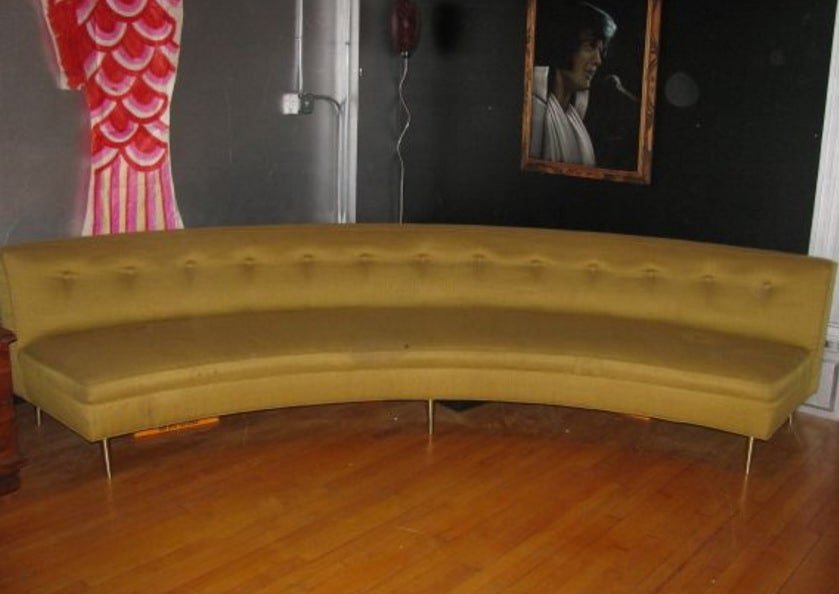 желтый радиусный диван