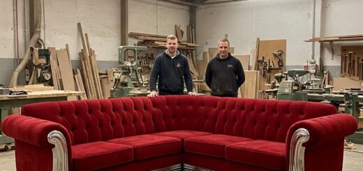 бордовый дизайнерский угловой диван