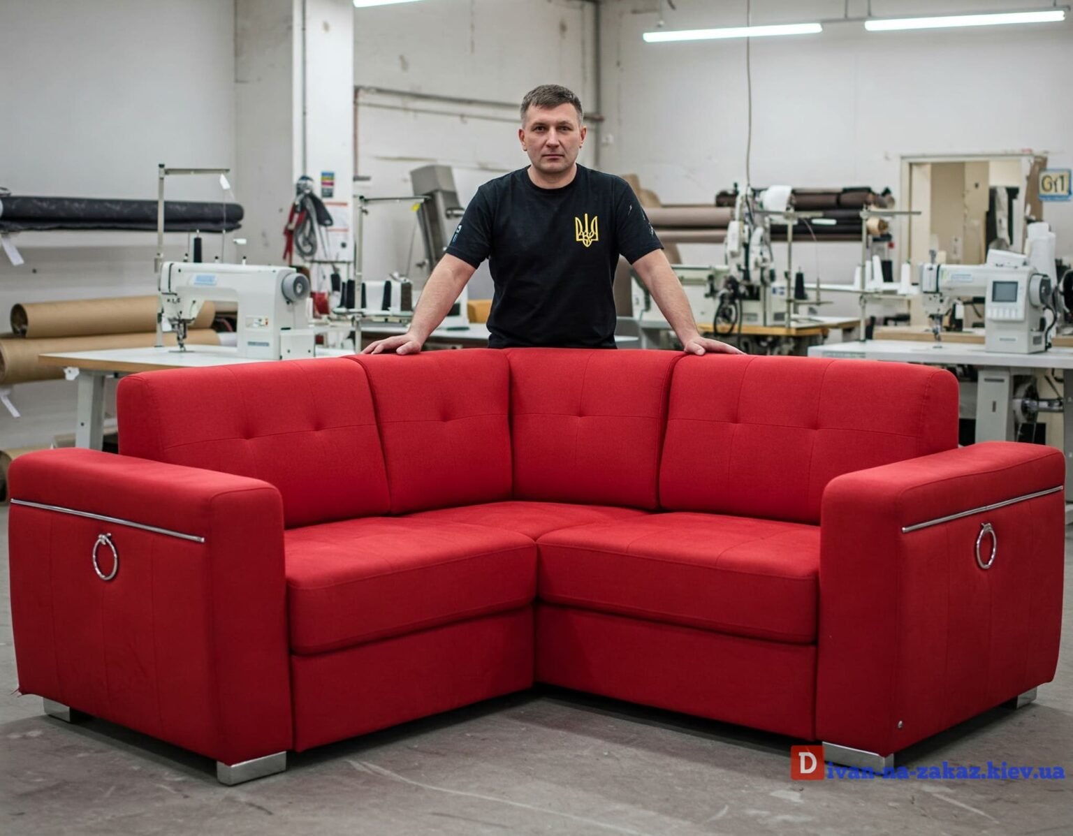 прямий диван для маленької кімнати