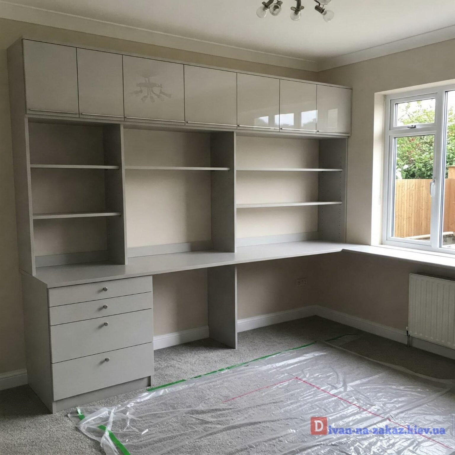 шкаф вокруг окна на заказ