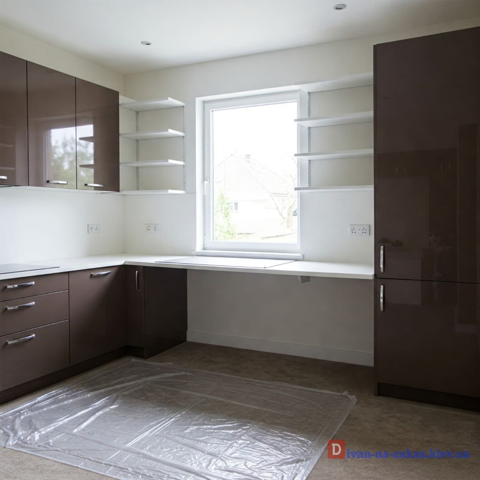 полки вокруг окна под заказ из сассива дерева Одесса