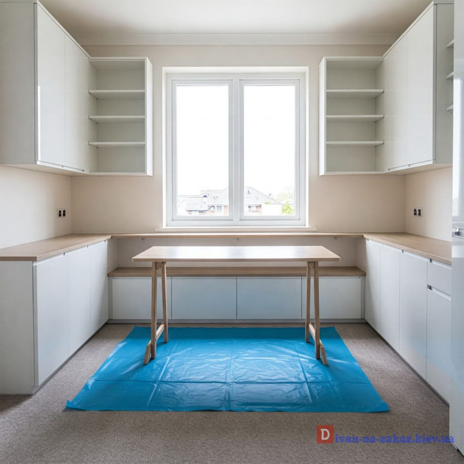 книжные полки вокруг окна