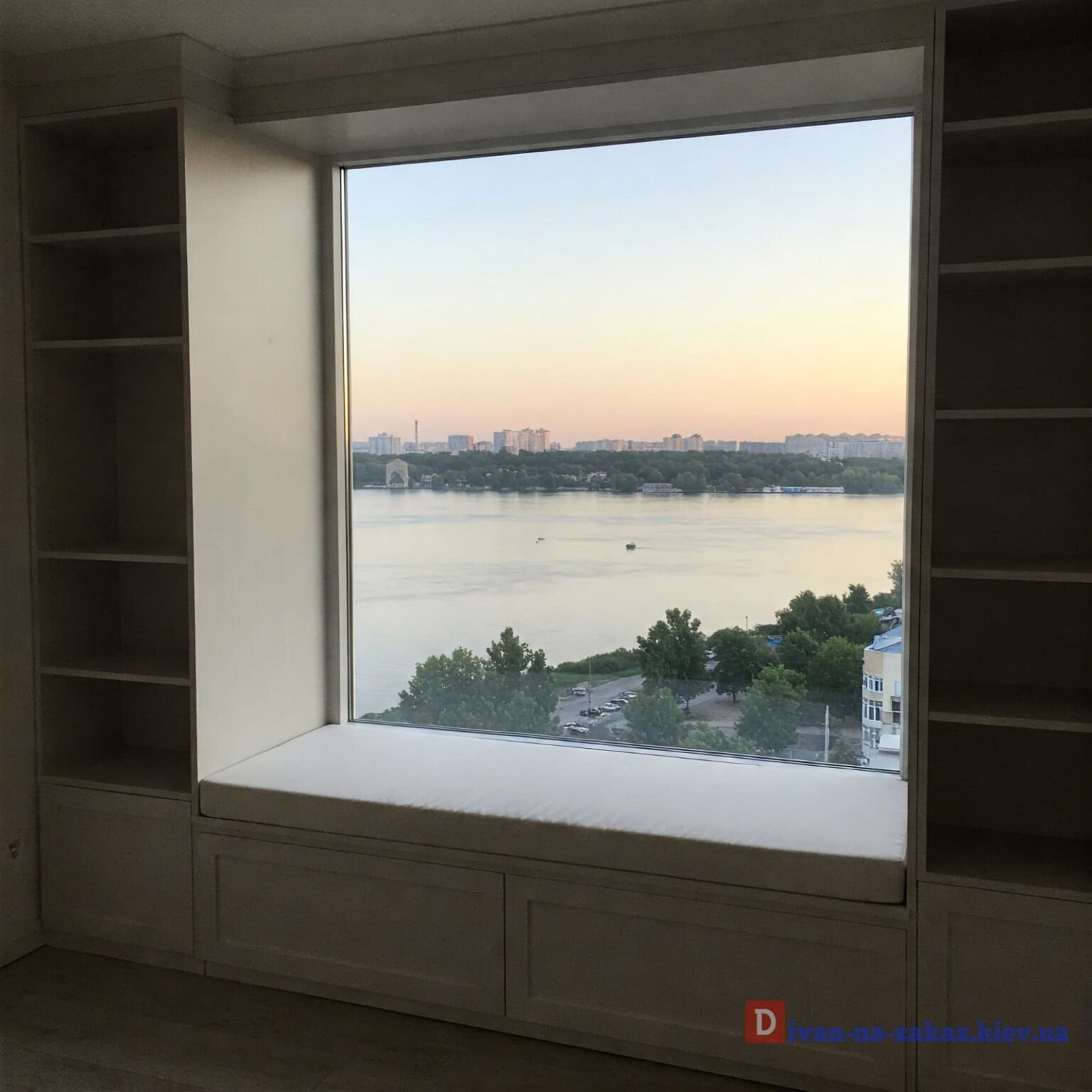 пенали вокруг окна под заказ Новые Петровцы