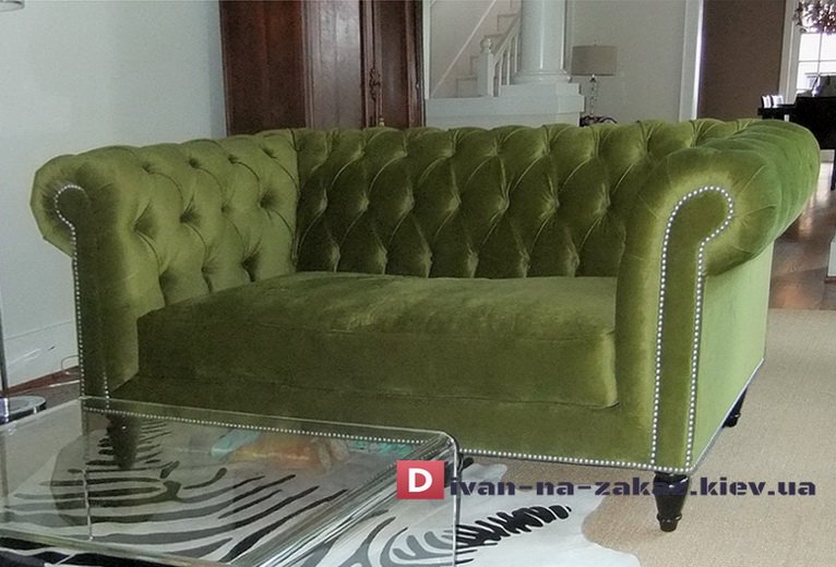 темно зеленый бархатный диван