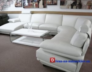 Офисная мебель на заказ в Киеве со столиком