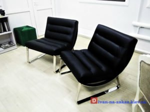 заказные черные кресла
