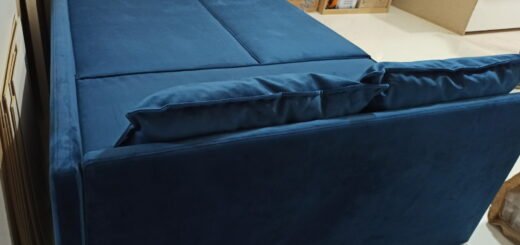 большой синий раскладной диван со спальным местом