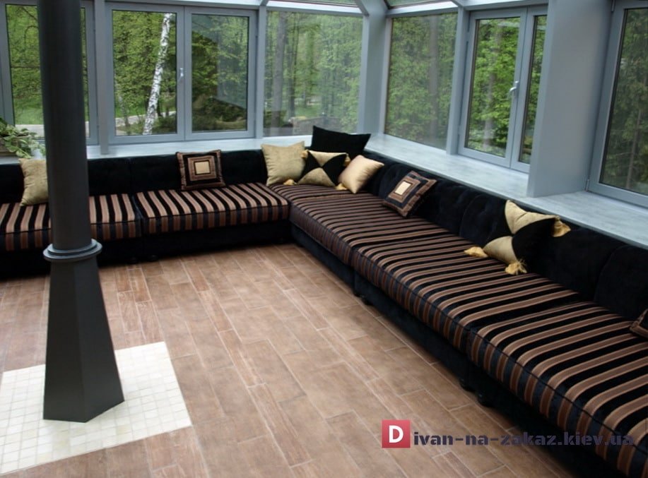 полосатый диван угловой в гостиную